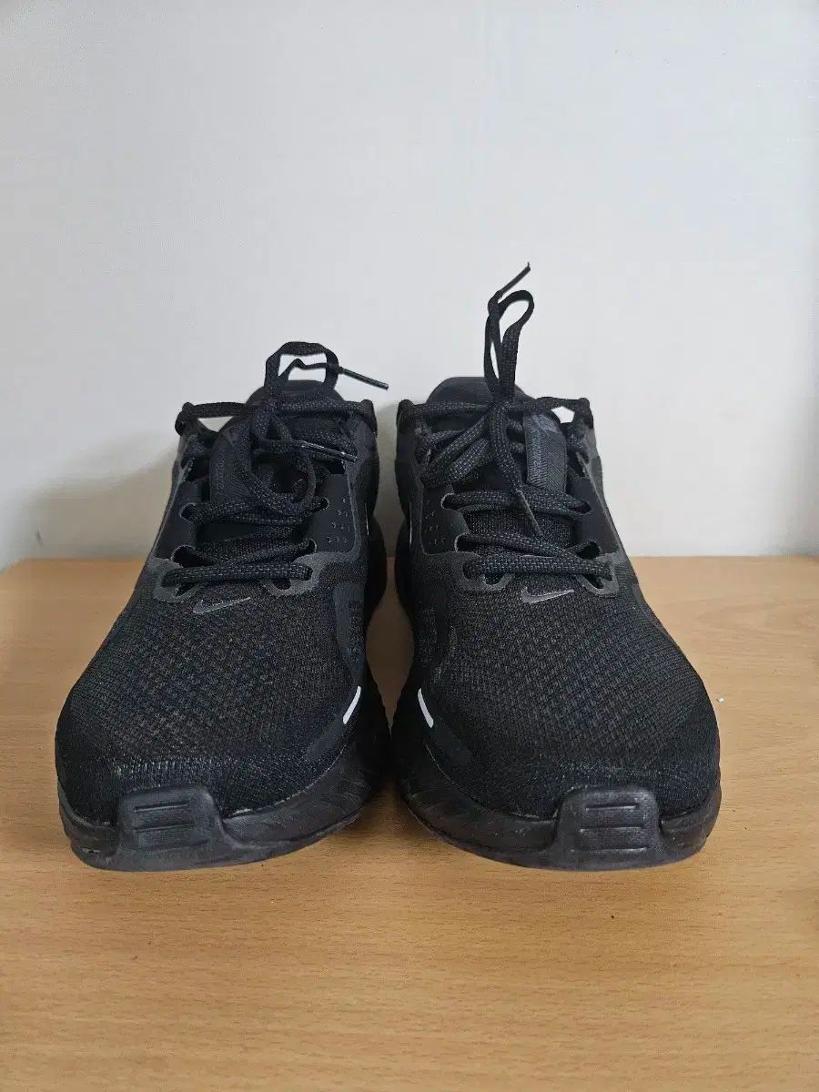 ランニングシューズ み