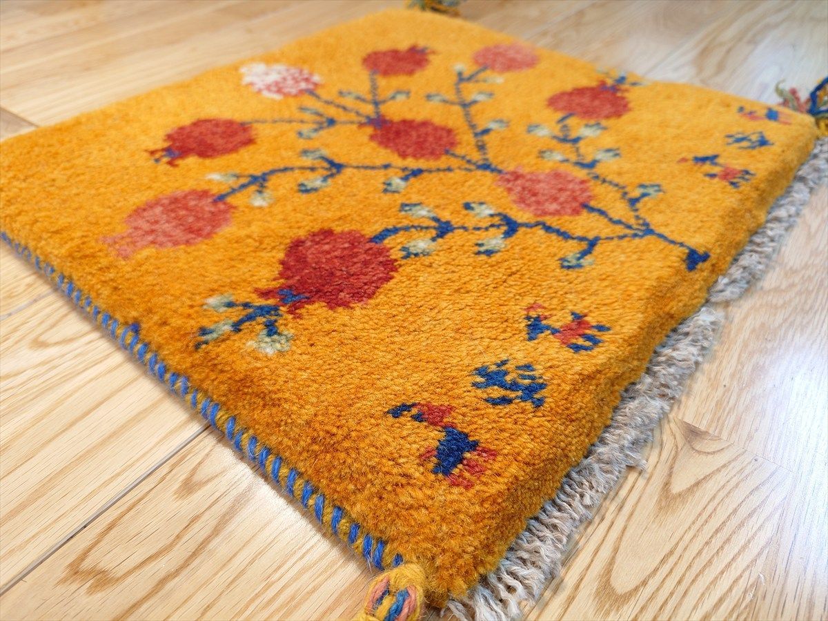 ペルシャ ギャッベ ミニマット 横42x40㎝ ザクロの実 黄金色 AJ28107
