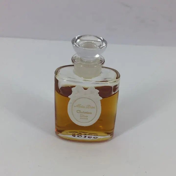 香水　ミニボトル　メルカリ史上最高個数ミニボトルセット　１１００個以上 香水 海外製香水 ミニボトル セット - メルカリ