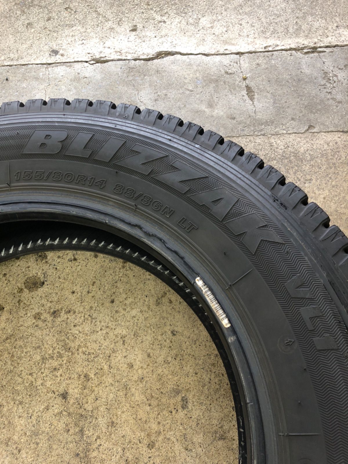 スタッドレスタイヤ