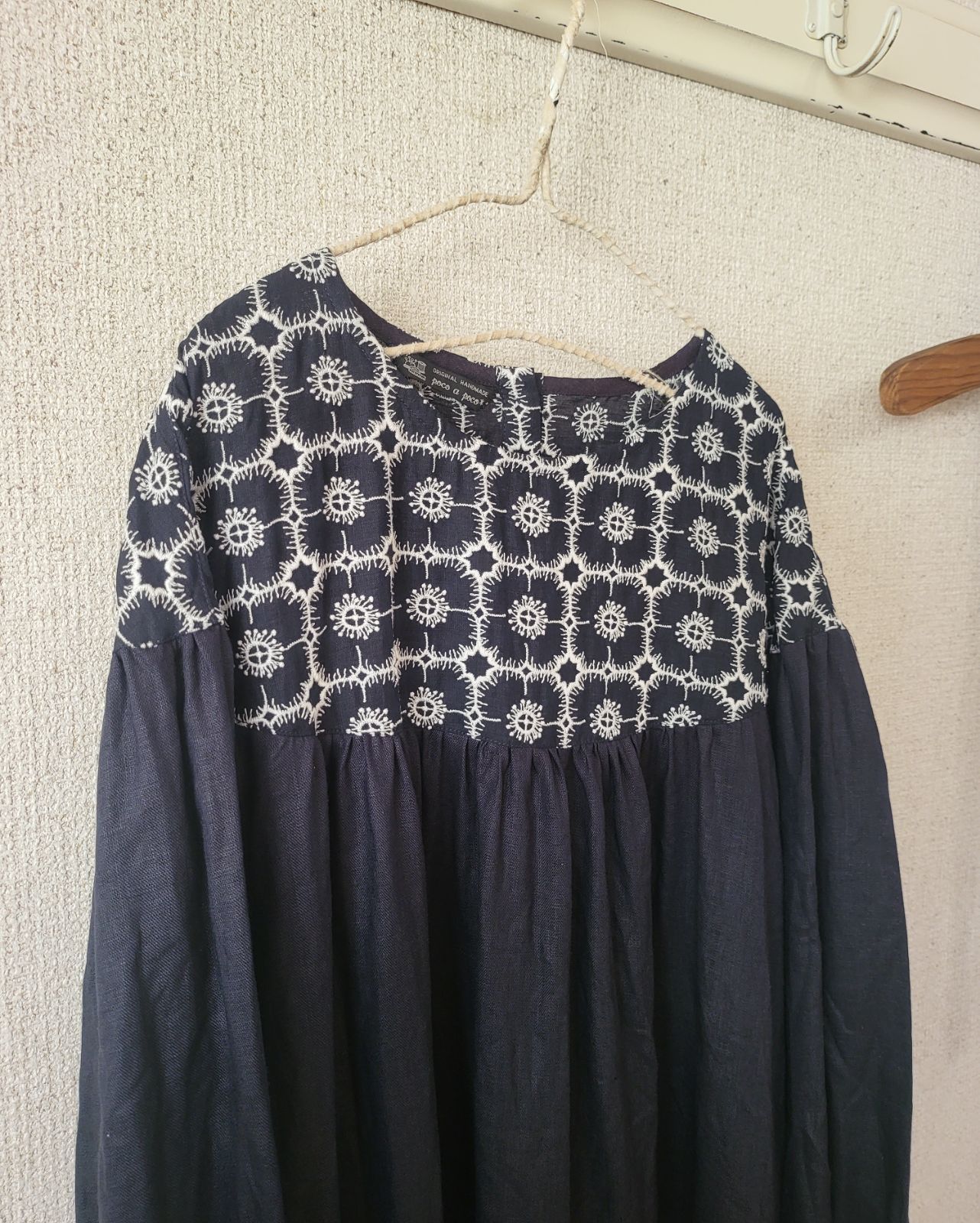 ミナペルホネン　runrunrun 黒　綿麻　切替ギャザーブルゾン　ハンドメイド ミナペルホネン runrunrun 黒 綿麻 切替ギャザーブルゾン ハンドメイド