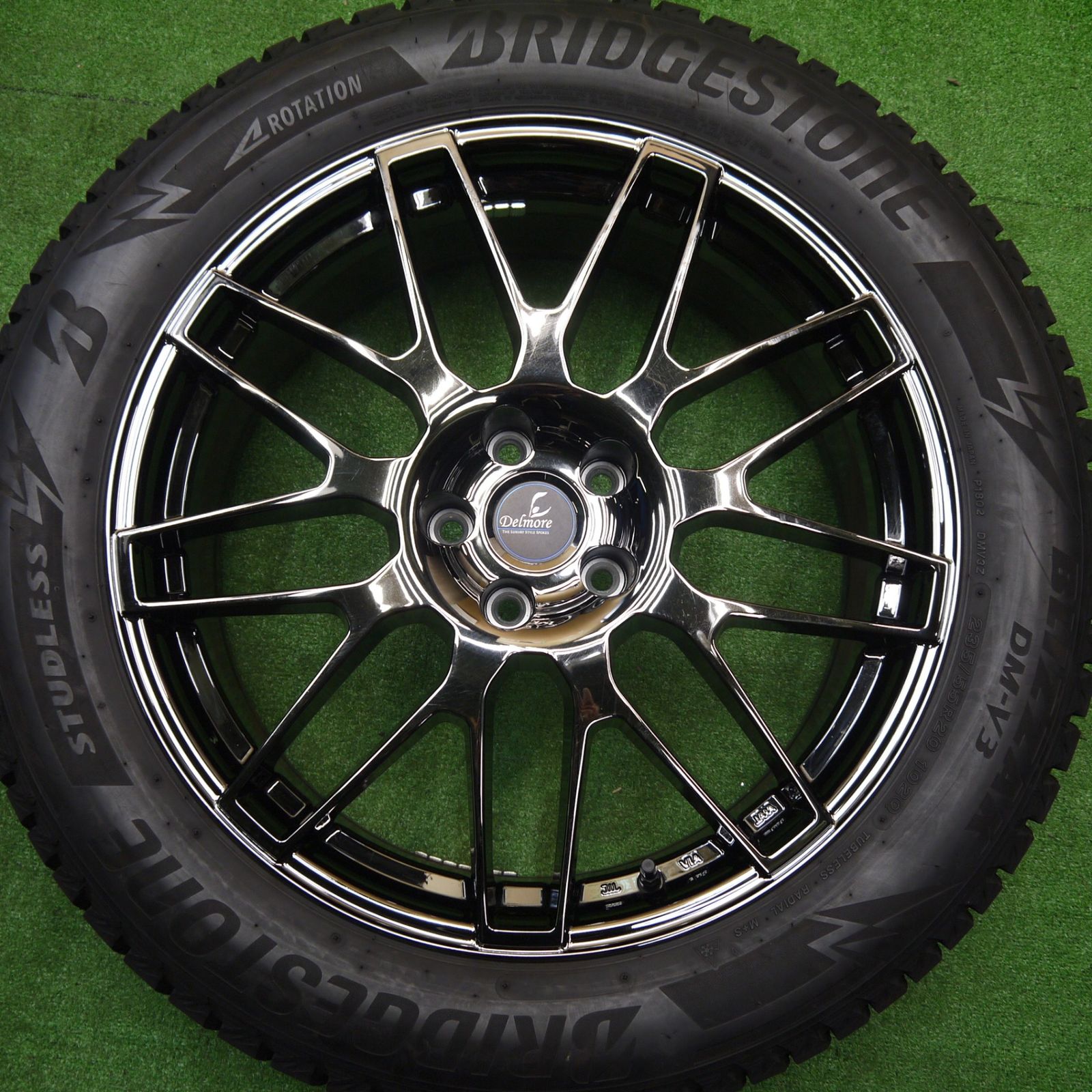  センサー付 バリ溝 24年 キレイ 9 5分以上 レクサス 等 235 55 R 20 スタッドレス ブリヂストン ブリザック DM V 3 Delmore デルモア 20インチ PCD 114 5 H ス 20インチ タイヤ ホイールセット