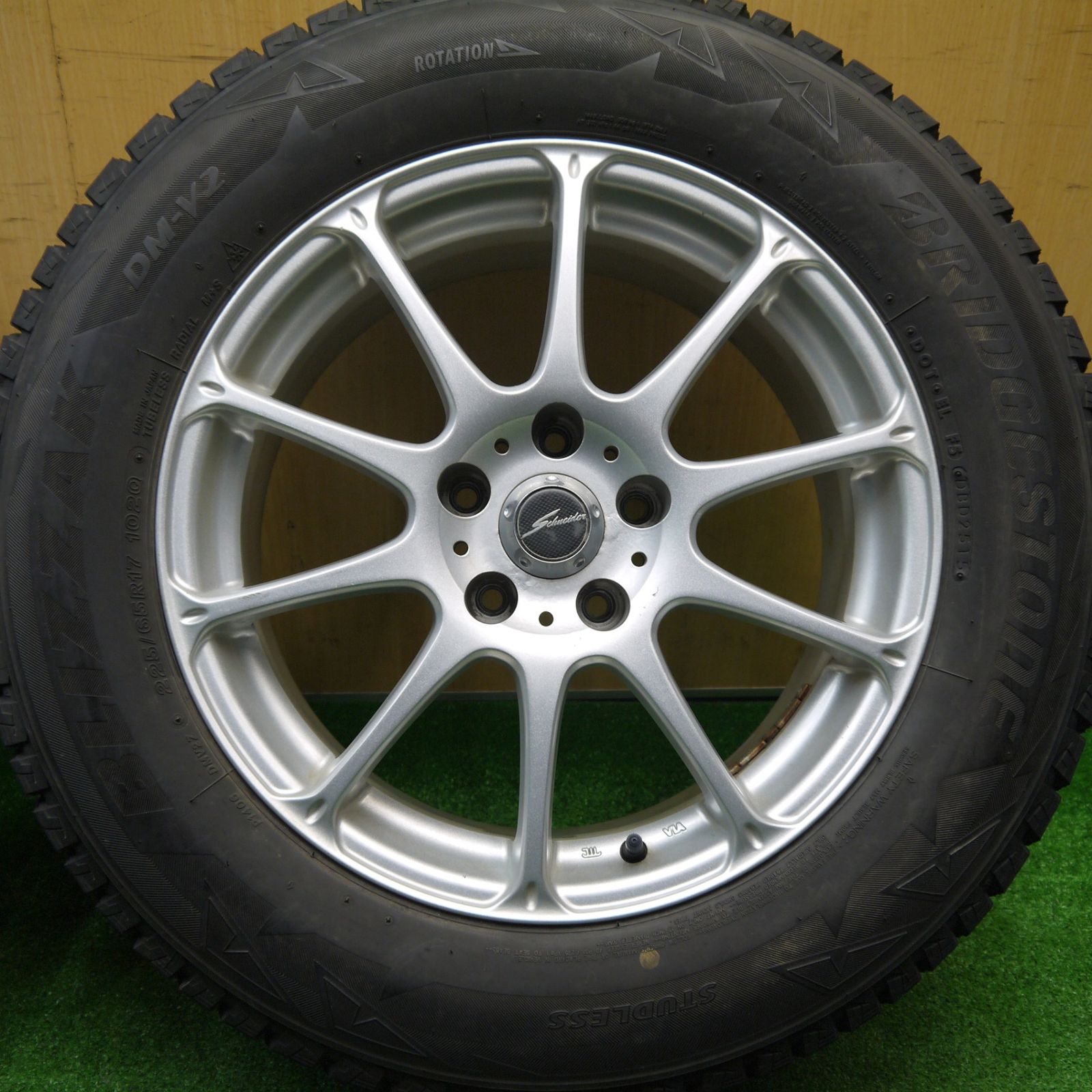 バリ溝!キレイ!9分☆スタッドレス 225⁄65R17 ブリヂストン バリ溝!キレイ!9分☆スタッドレス 225⁄65R17 ブリヂストン