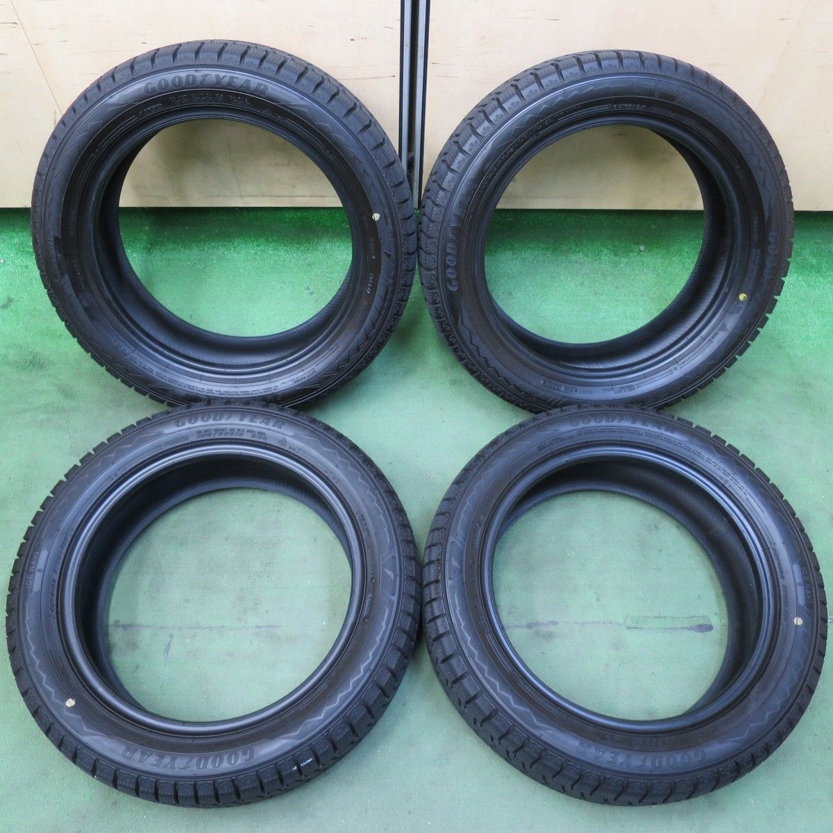 バリ溝 24年 ほぼ10分 スタッドレス 185 55 R 16 グッドイヤー アイスナビ8 タイヤ 16インチ ヤリス カローラ フィット 等 5110309イスタ