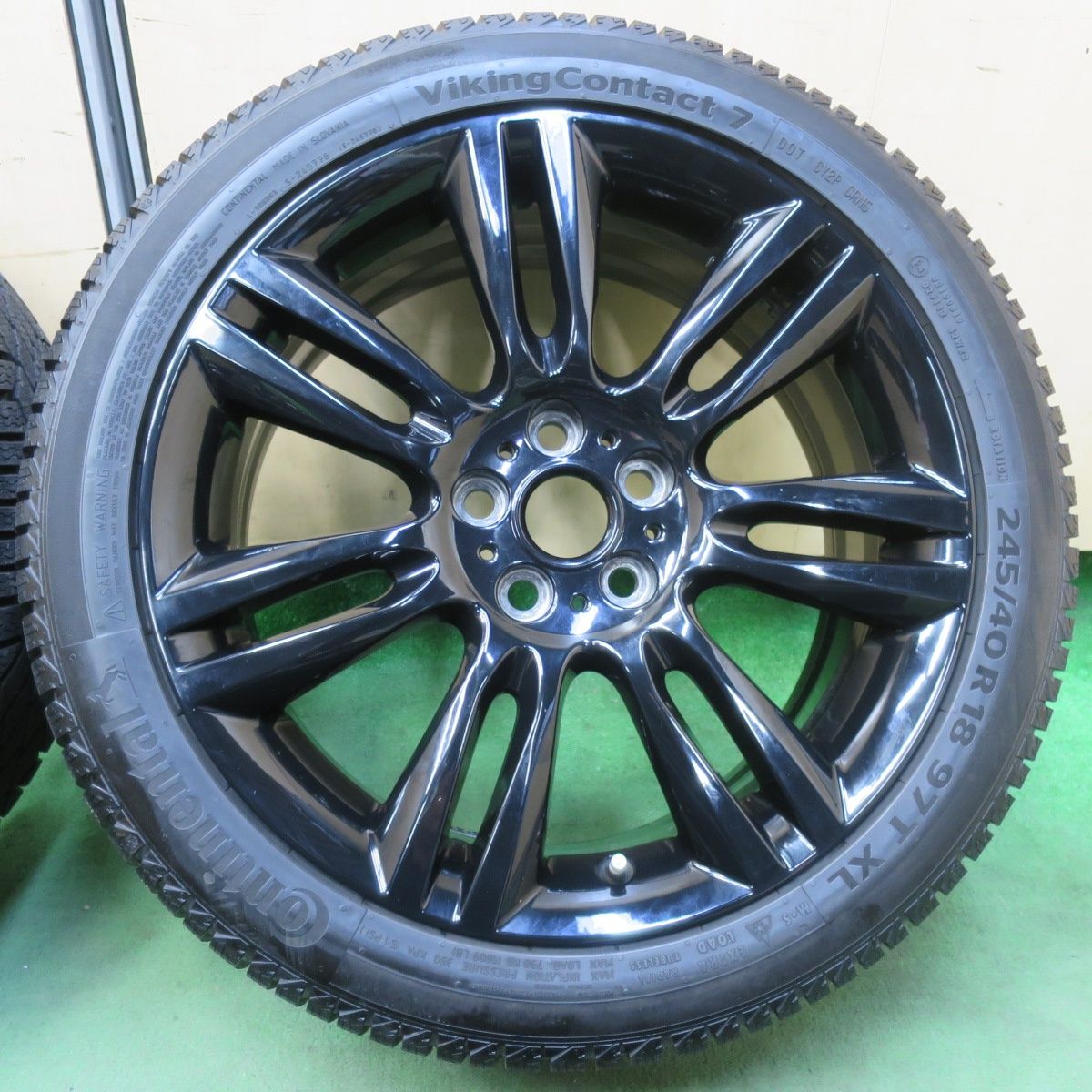  キレイ ジャガー XE 245 40 R 18 スタッドレス コンチネンタル バイキングコンタクト7 18インチ PCD 108 5 H 5110403イス 18インチ タイヤ ホイールセット