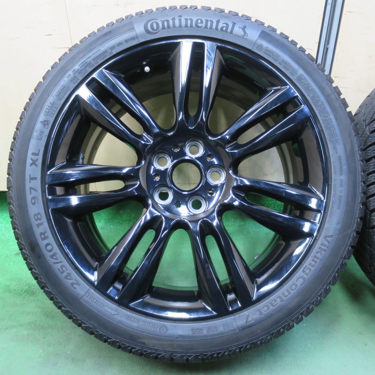 キレイ ジャガー XE 245 40 R 18 スタッドレス コンチネンタル バイキングコンタクト7 18インチ PCD 108 5 H 5110403イス