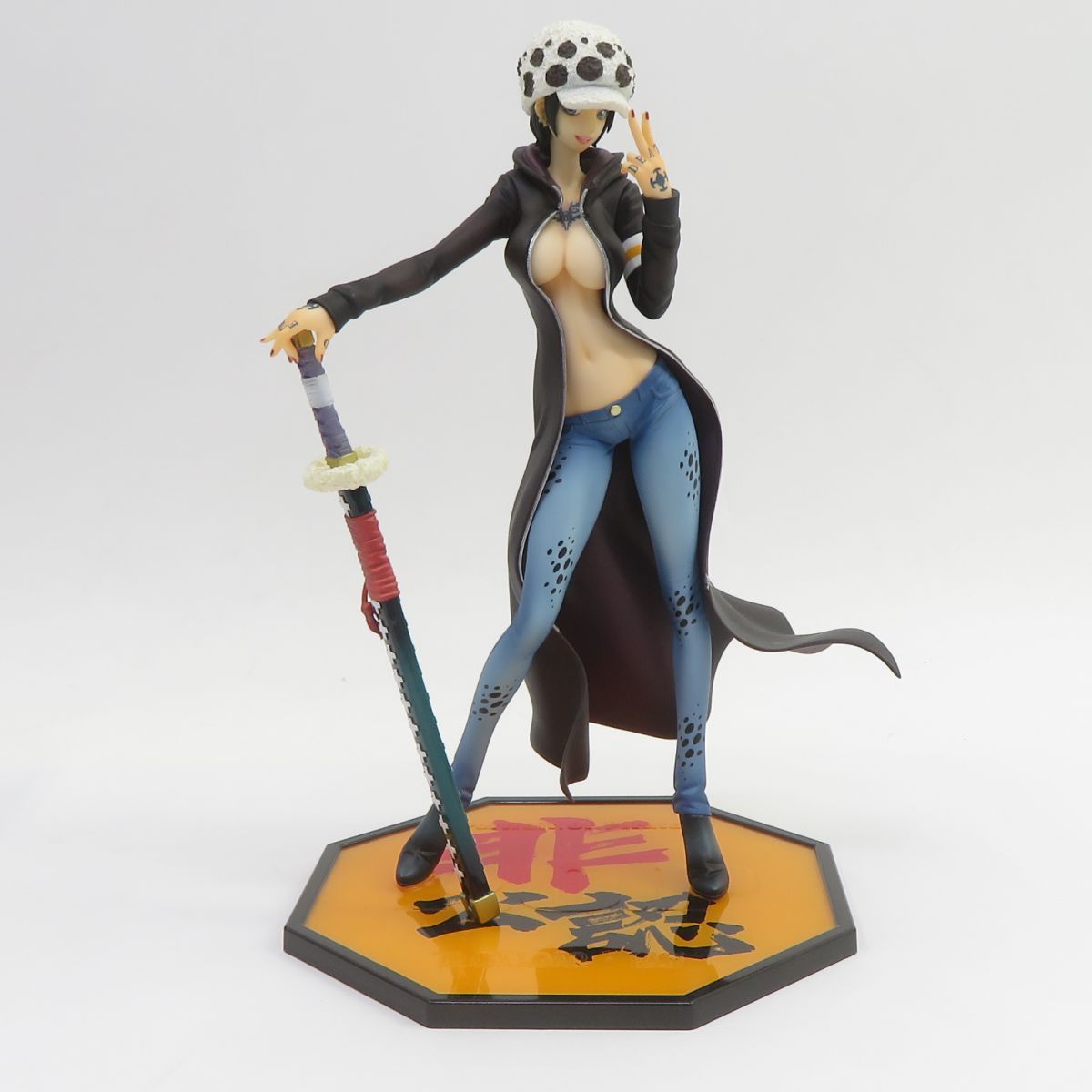 トラファルガー・ロー（約25センチ）& ベポ（約30センチ）フィギュアメガハウス トラファルガー・ロー（約25センチ）& ベポ（約30センチ）フィギュア