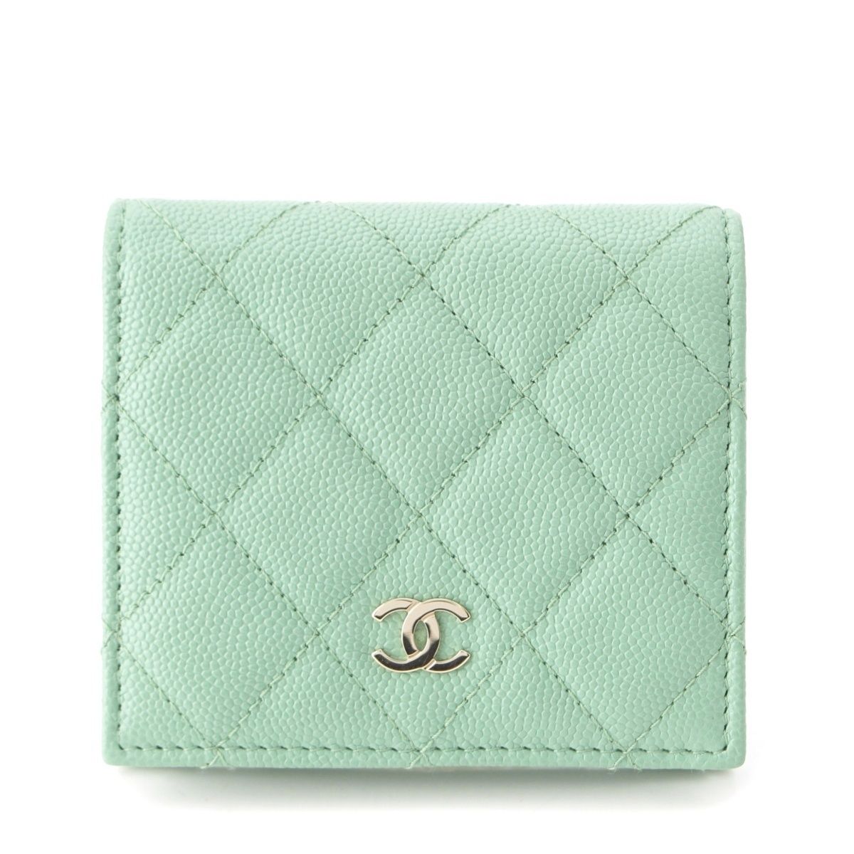 シャネル　二つ折り財布　美品　キャビアスキン グリーン　緑　CHANEL シャネル マトラッセ キャビアスキン コンパクトウォレット 二つ折り