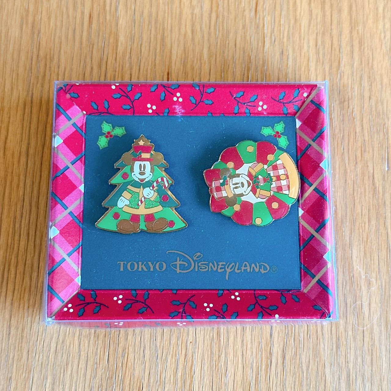 レア物】ディズニー 2005年クリスマス ミッキーと仲間たち ピンバッジ