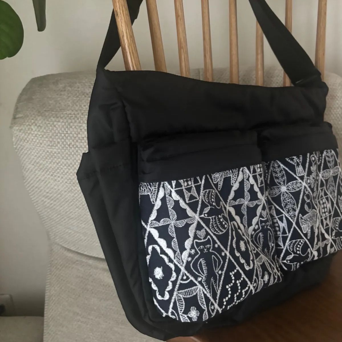 大きなポケットのさショルダーバッグ　ミナペルホネン　mina perhonen 大きなポケットのさショルダーバッグ ミナペルホネン mina perhonen