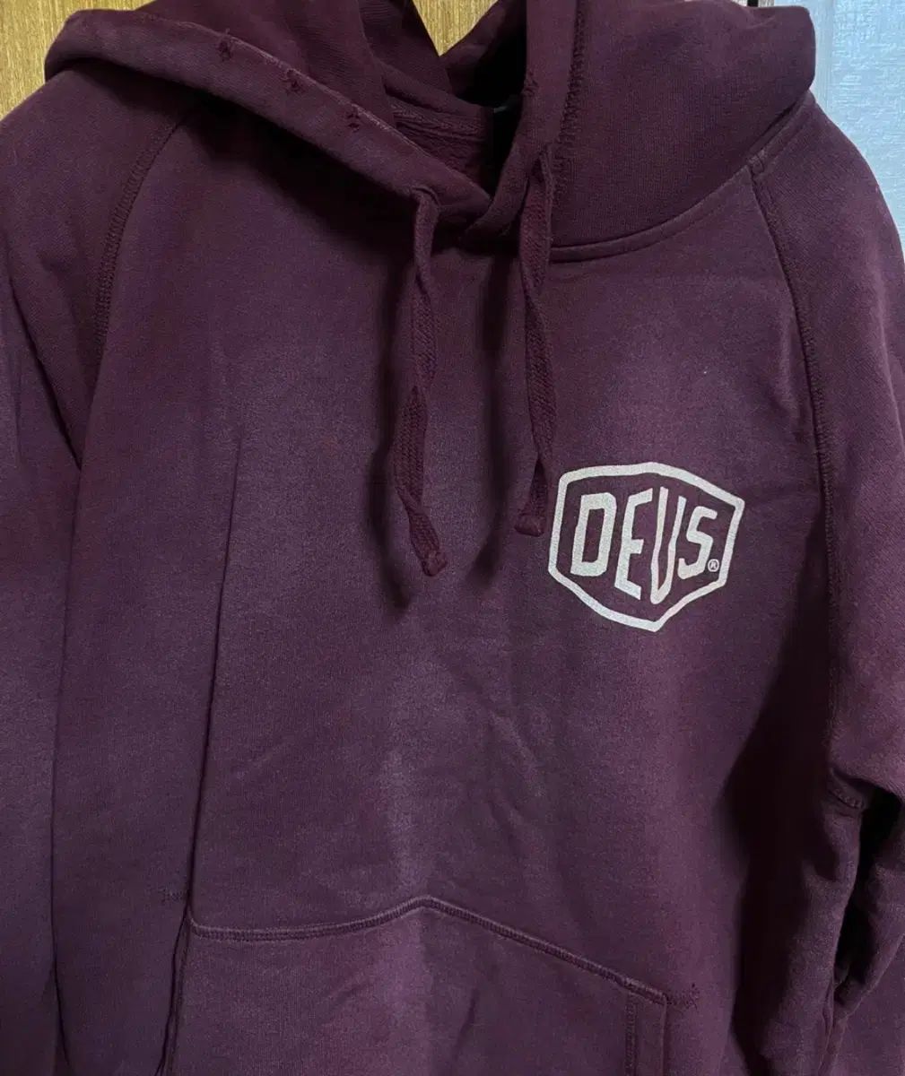 2025正規品激安大集合! DEUS EX MACHINA 東京アドレス フードTシャツ S