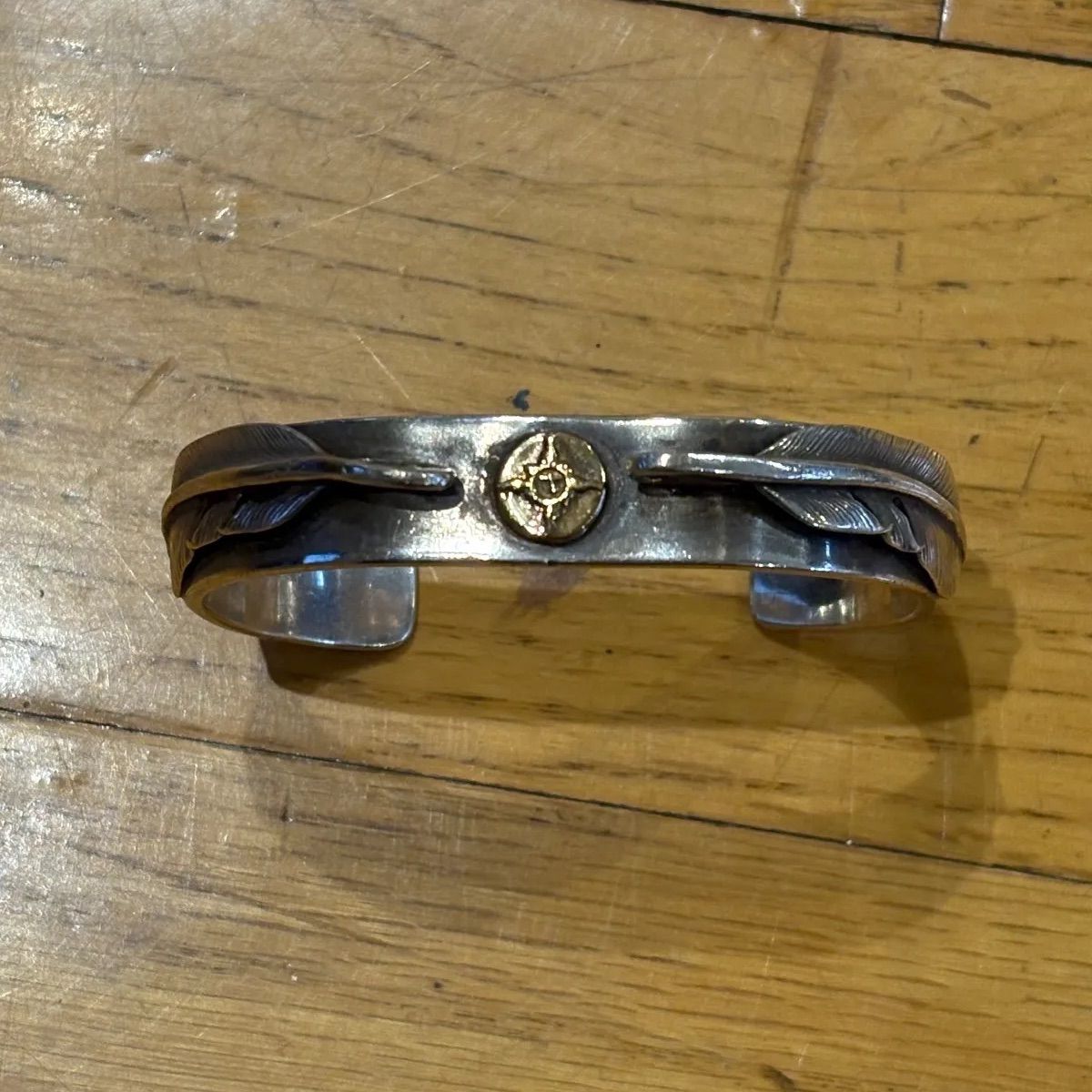 FIRST ARROW'S ダブルフェザーSサイズ付き K18付き 平打ち12mmバングル