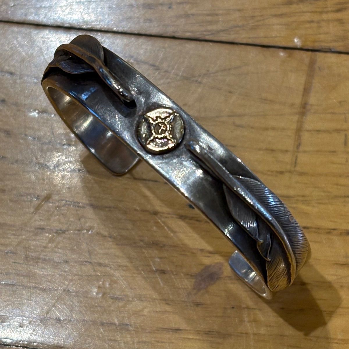 FIRST ARROW'S ダブルフェザーSサイズ付き K18付き 平打ち12mmバングル