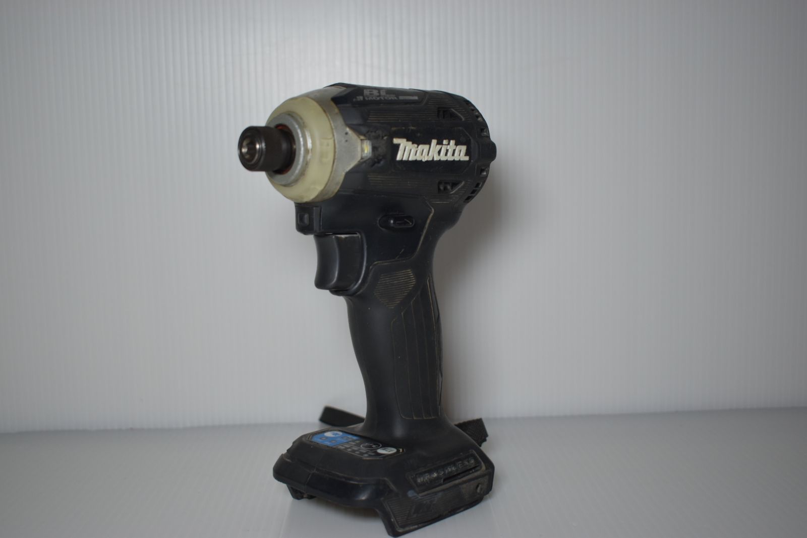 充電式インパクトドライバ 黒