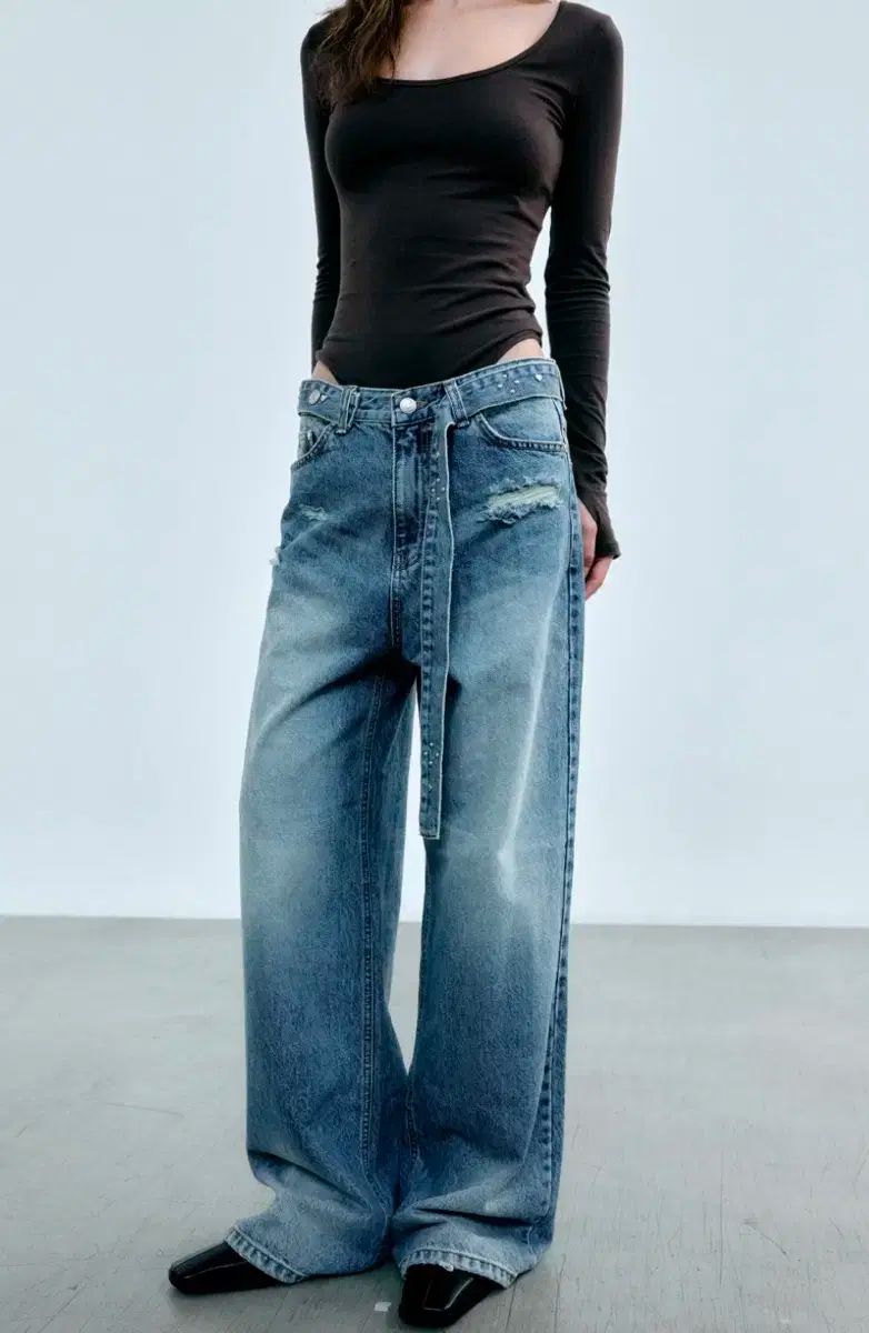  더오유 リー リベット ベルト付き デニムパンツ その他 デニム ジーンズ