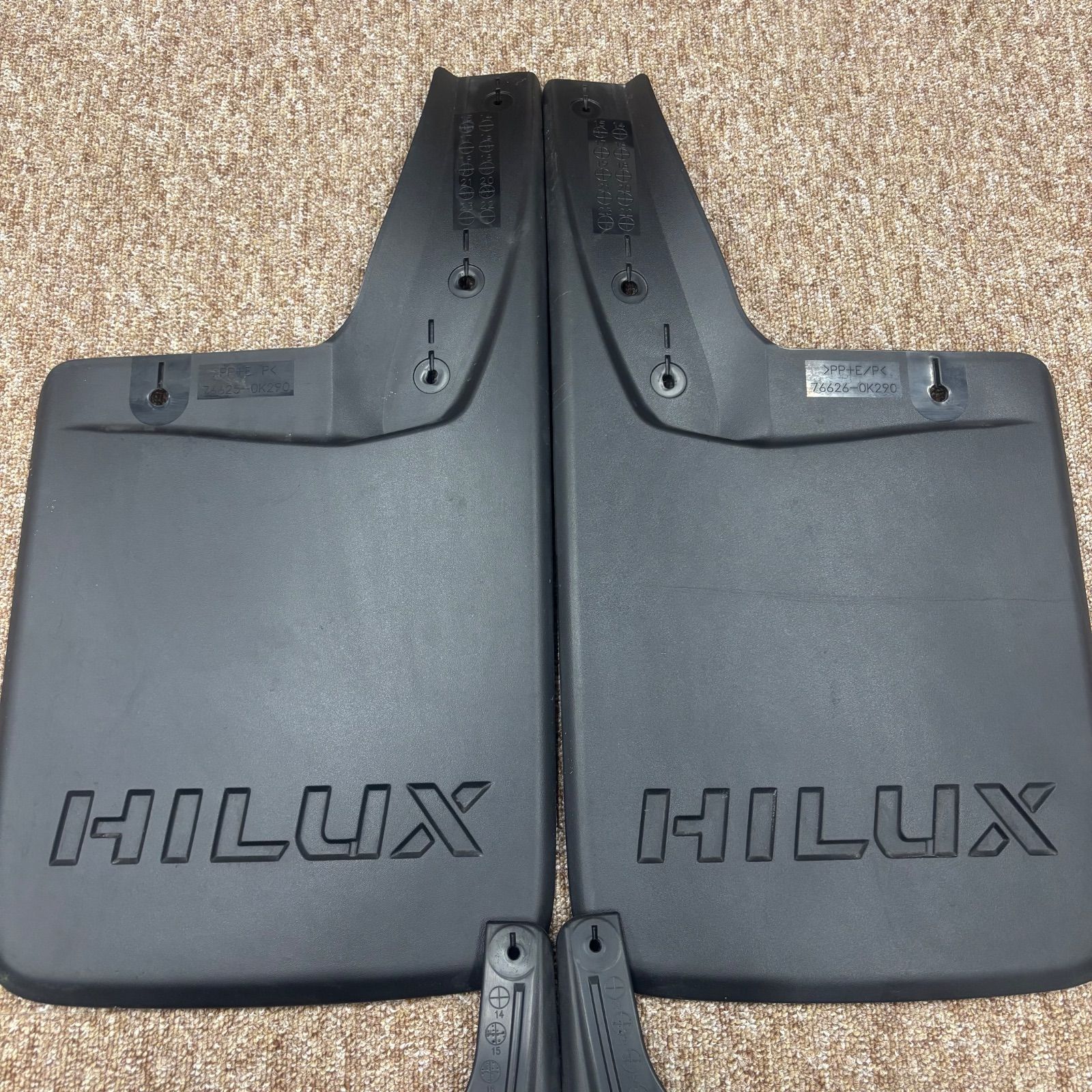 ハイラックストヨタ純正GUN125TRDマッドガード ハイラックストヨタ純正GUN125TRDマッドガード トヨタ純正