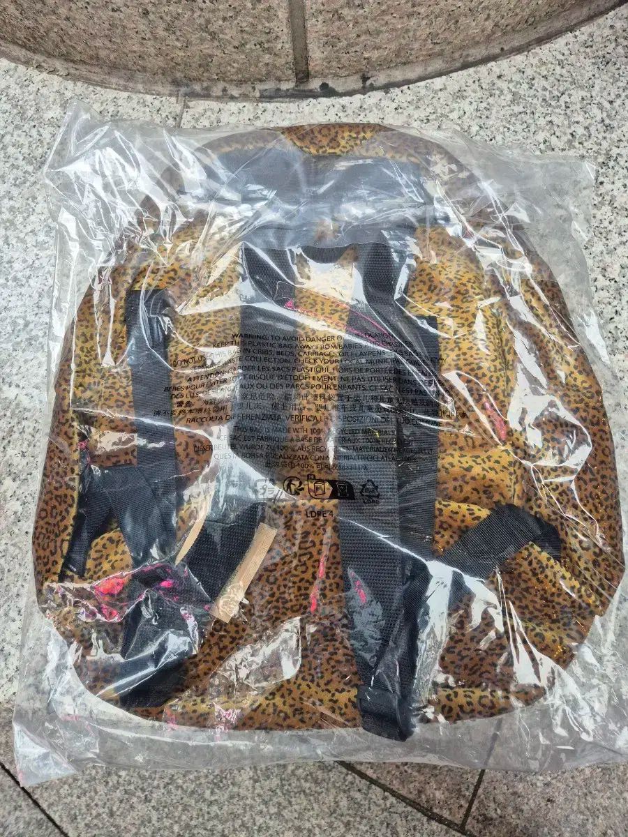 Supreme Supreme ヒョウ柄ツアーベルベット バックパック OLIVEOS_COM_TR