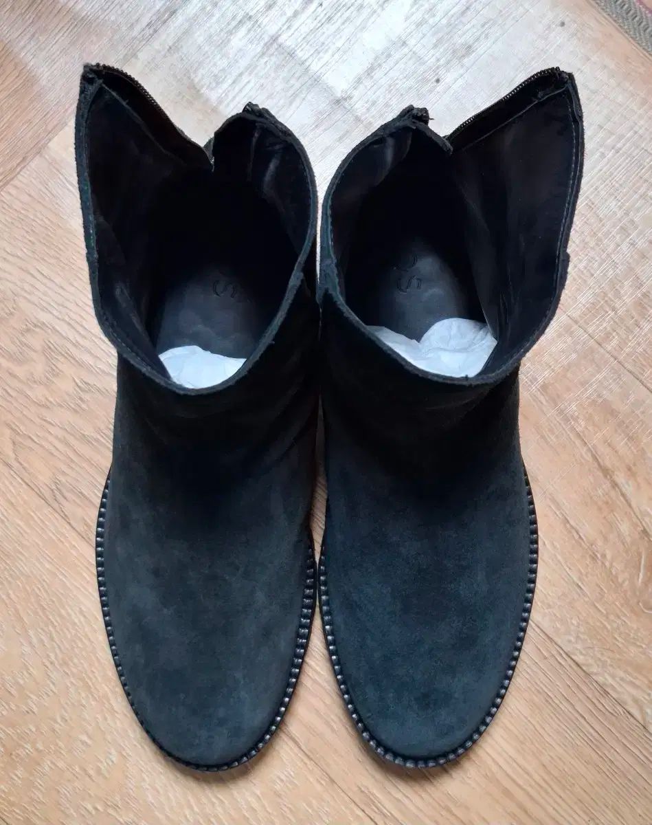 約260 スウェード