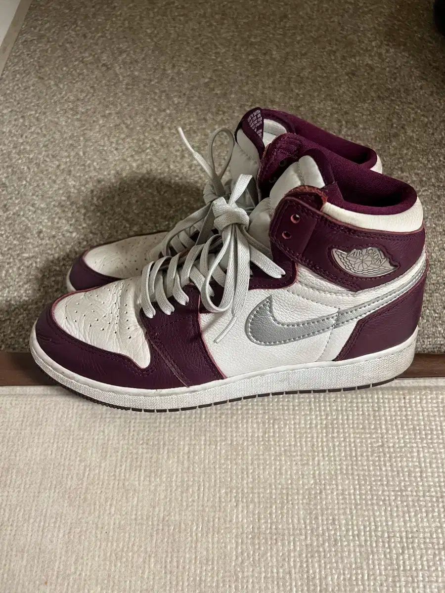 エアジョーダン1 ボルドーCOLOR スニーカー