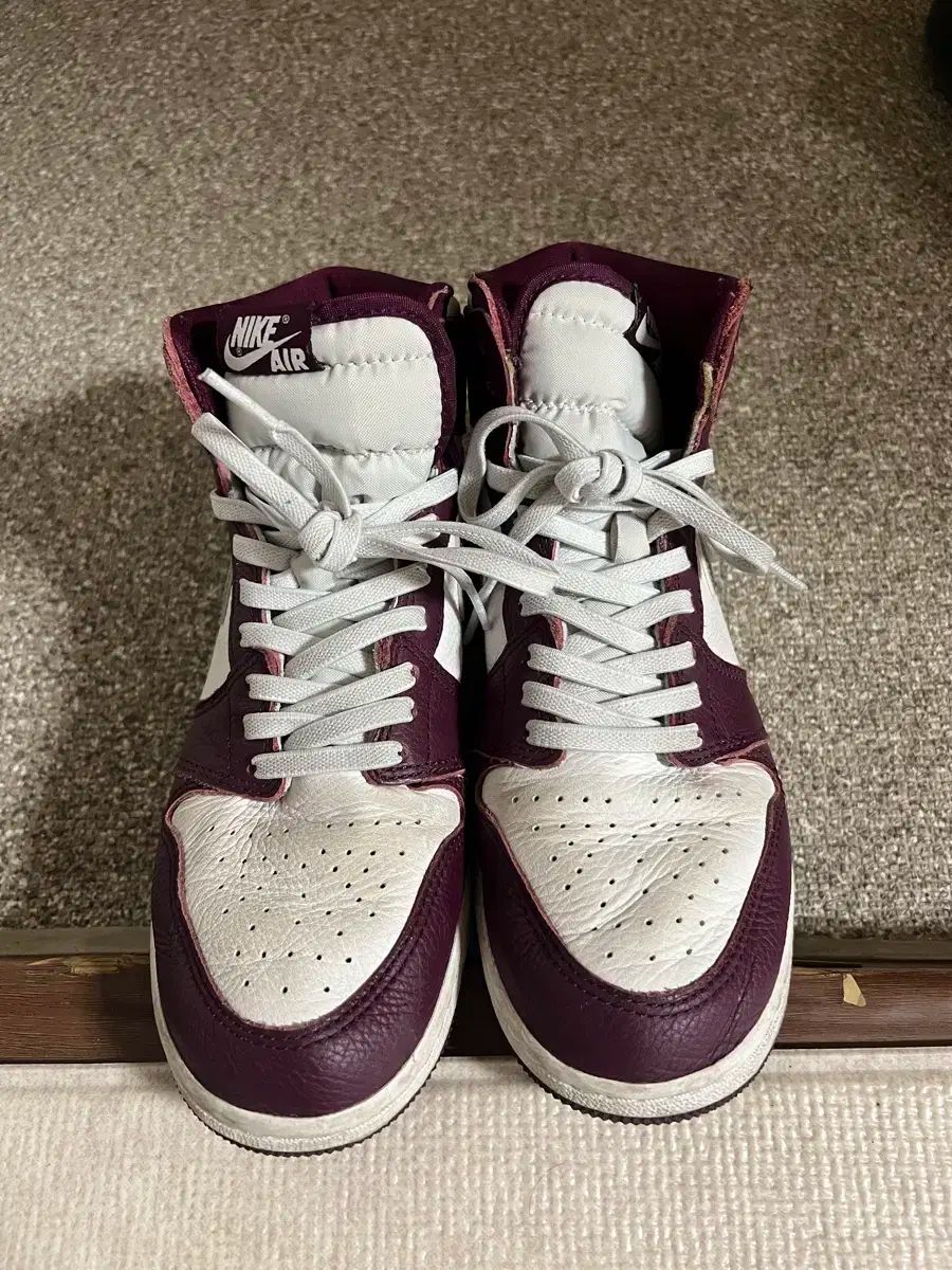 エアジョーダン1 ボルドーCOLOR スニーカー