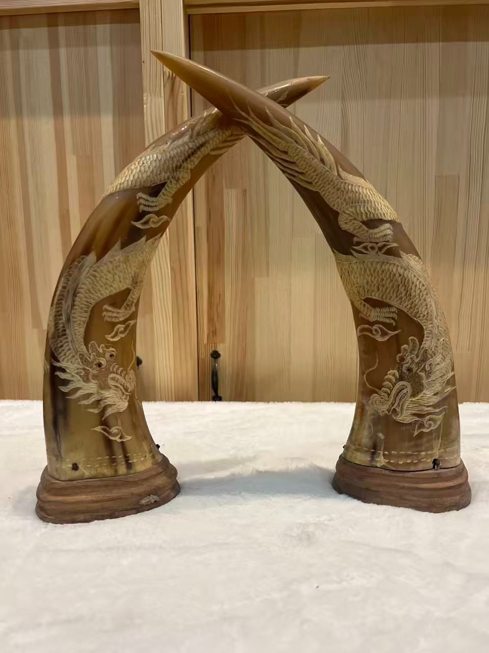 一対物 牛角 大型ツノ 壁掛け 狩猟風 書斎 バー 店舗ディスプレイ