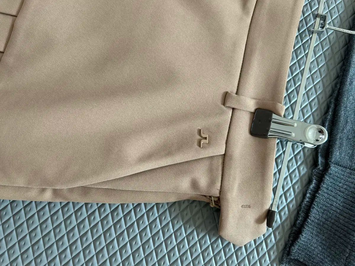  J LINDEBERG プリーツ スカート ベージュ s その他 レディースウェア