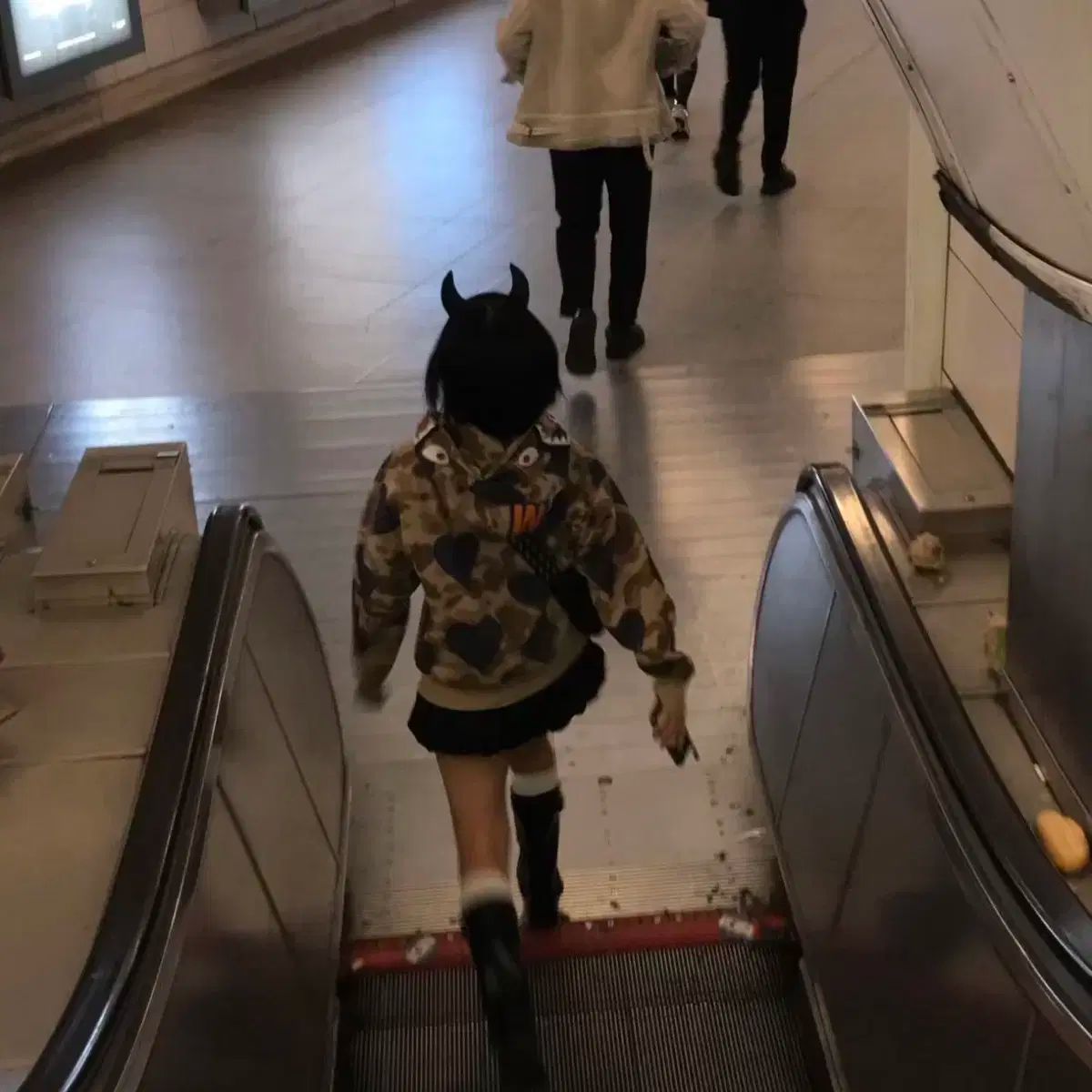 アベイシングエイプ bape アイラブベイプ WHO ジップアップフーディー