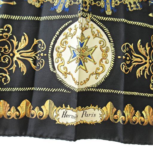 エルメス　カレ90 白い馬に跨ったルイ14世　グレー HERMES（エルメス） カレ 90 LVDOVICVS MAGNVS 白い馬に跨ったルイ14世