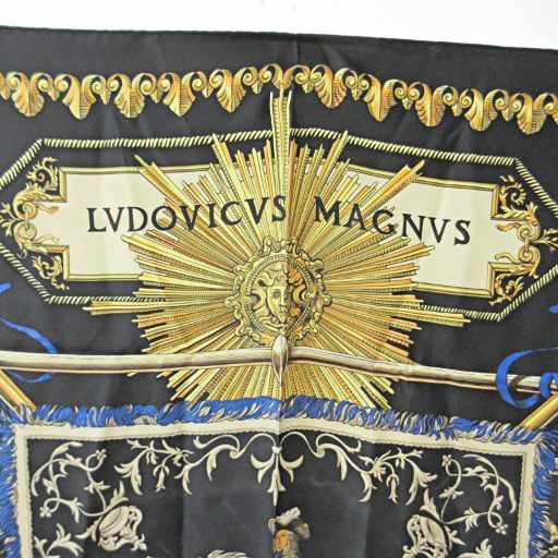 【中古】エルメス カレ 90 LVDOVICVS MAGNVS Louis 14th 白い馬に跨ったルイ14世 シルク 大判 ブラック 黒 ■MNK2 エルメス HERMES カレ 90 LVDOVICVS MAGNVS Louis 14th 白い馬に跨った