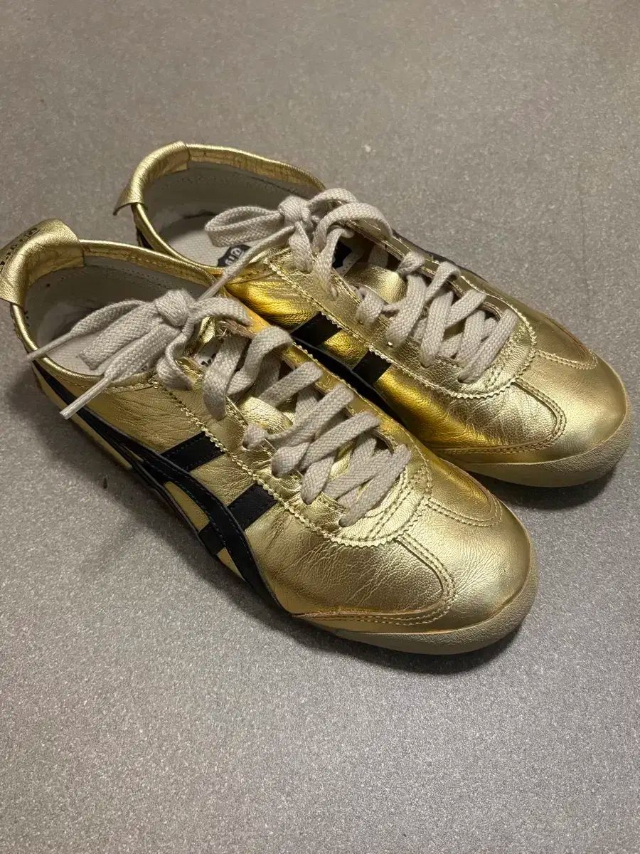 onitsuka tiger オニツカタイガー メキシコ 66 GOLD ブラック スニーカー