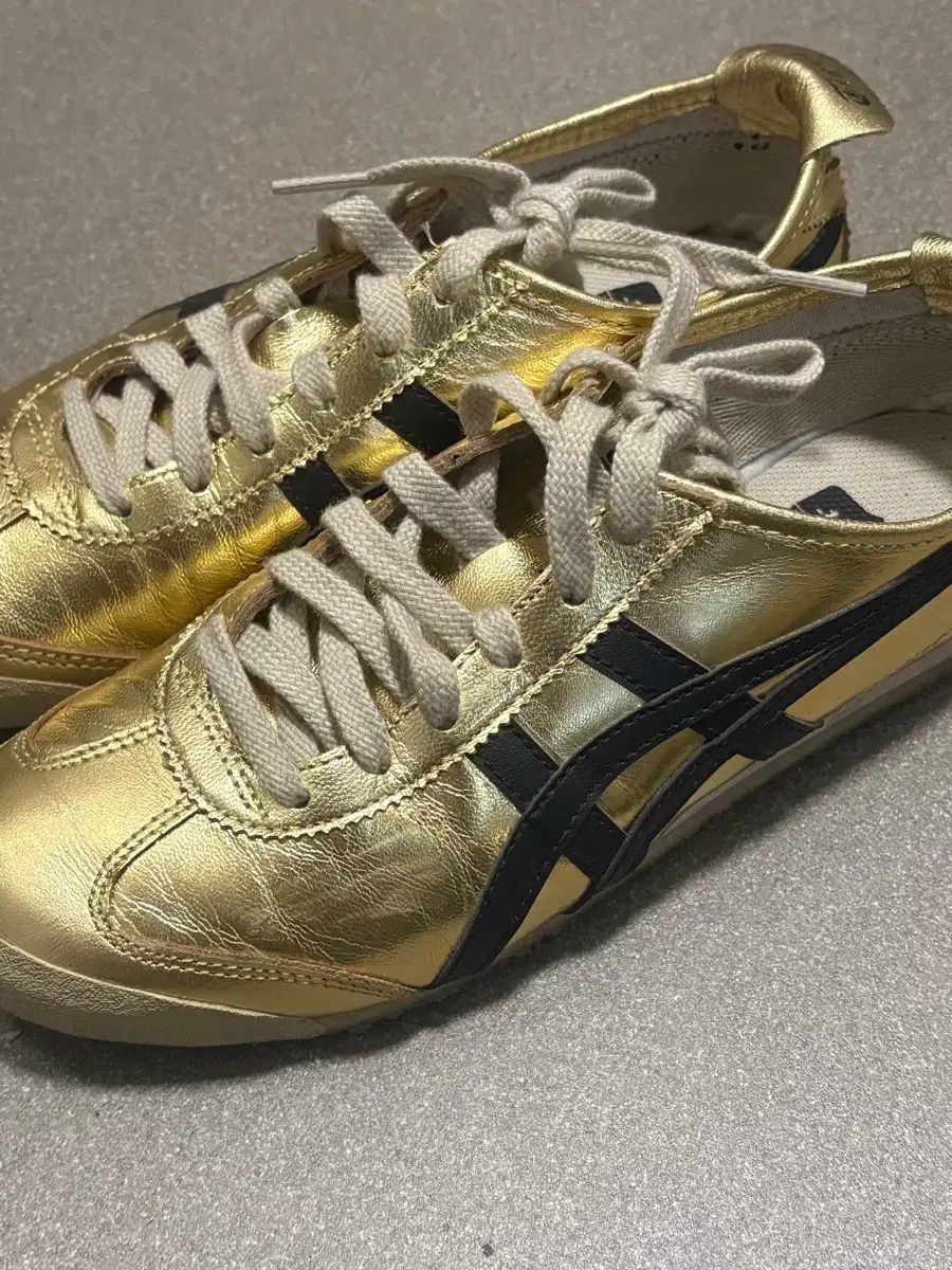 onitsuka tiger オニツカタイガー メキシコ 66 GOLD ブラック スニーカー