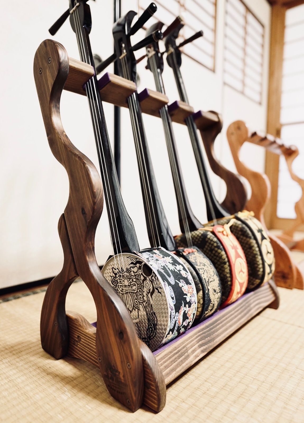 １台 手作り木工 木製三線スタンド オイル仕上げ ４丁掛け