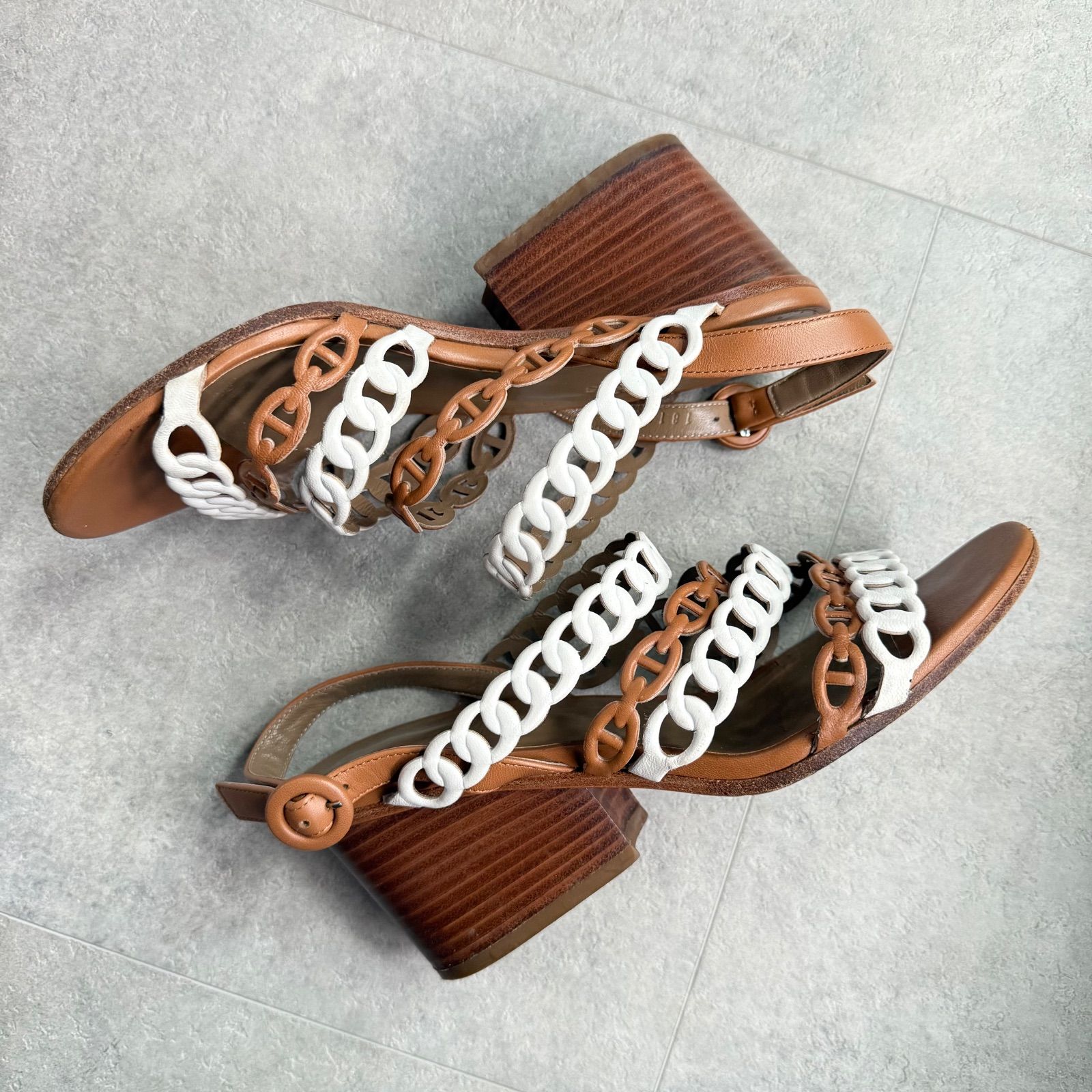 シェーヌダンクル サンダル