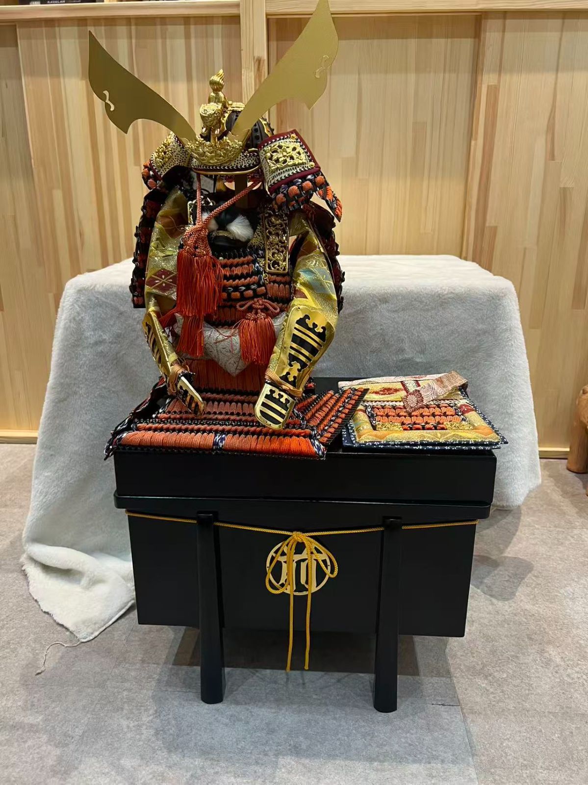 美術的 当世具足 鎧 一式 置物 大型オブジェ 書斎 ホテル飾り