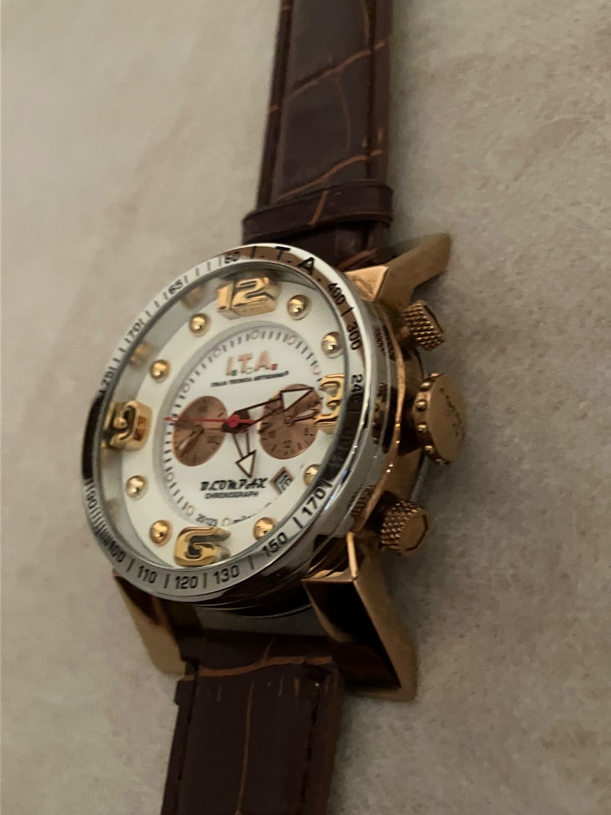 稼働 I T A ビーコンバックス 白文字盤 クロノ デイト メンズ QZ腕時計