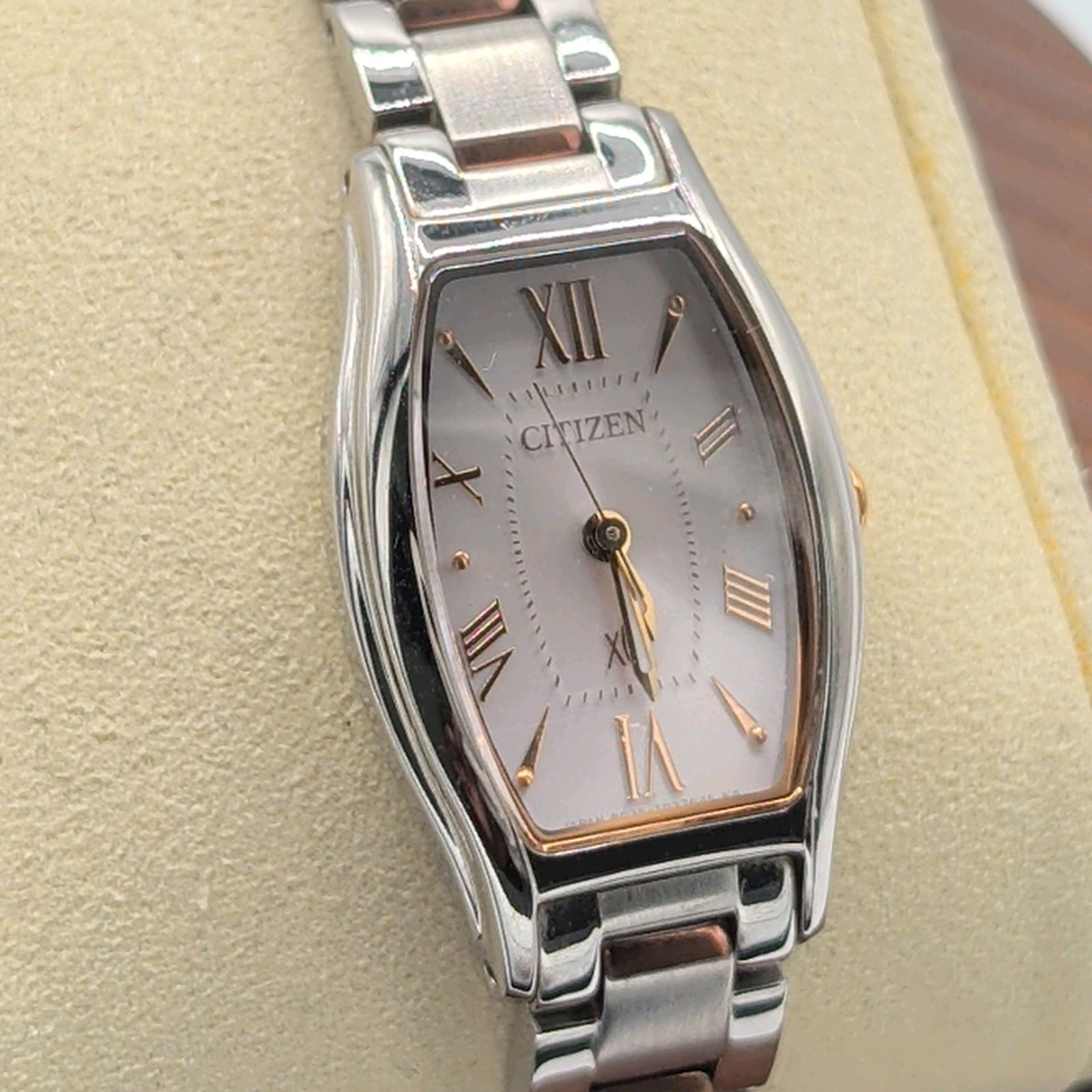 Citizen B 035-T 025072 XC Watch Solar Ladies Square Pink dial Working シチズン 時計 ソーラー 電波ソーラー レディース スクエア シルバー ピンク文字盤 稼働品