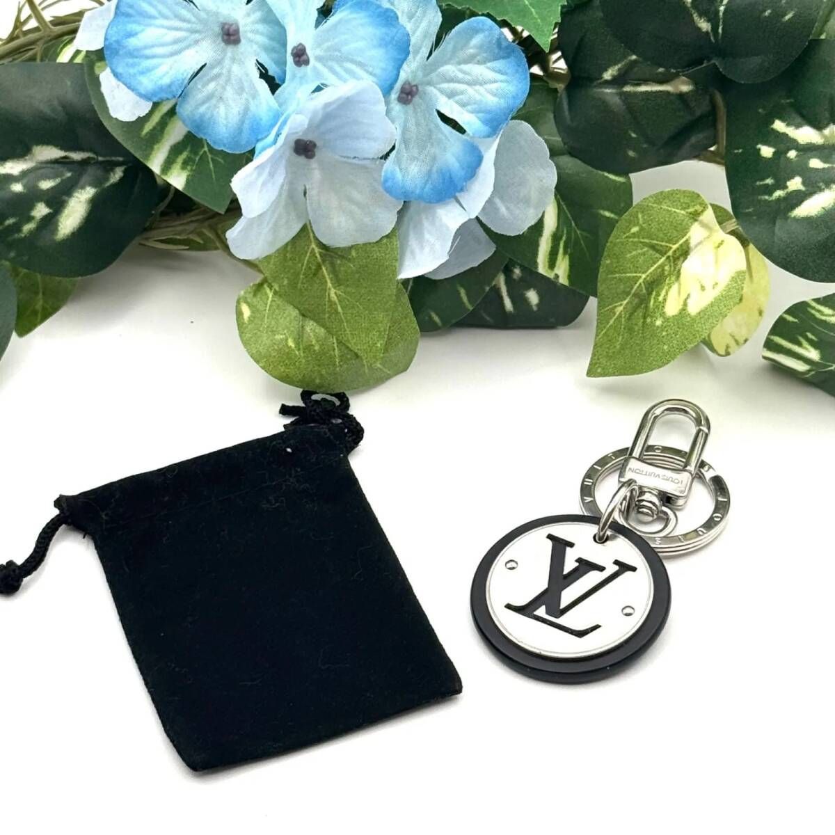 ルイヴィトン LVチャーム ロゴ キーホルダー キーリング 097411 - メルカリ 