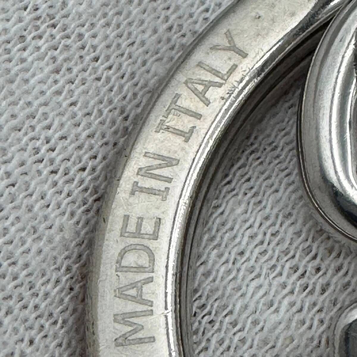 ルイヴィトン LVチャーム ロゴ キーホルダー キーリング 097411 - メルカリ 