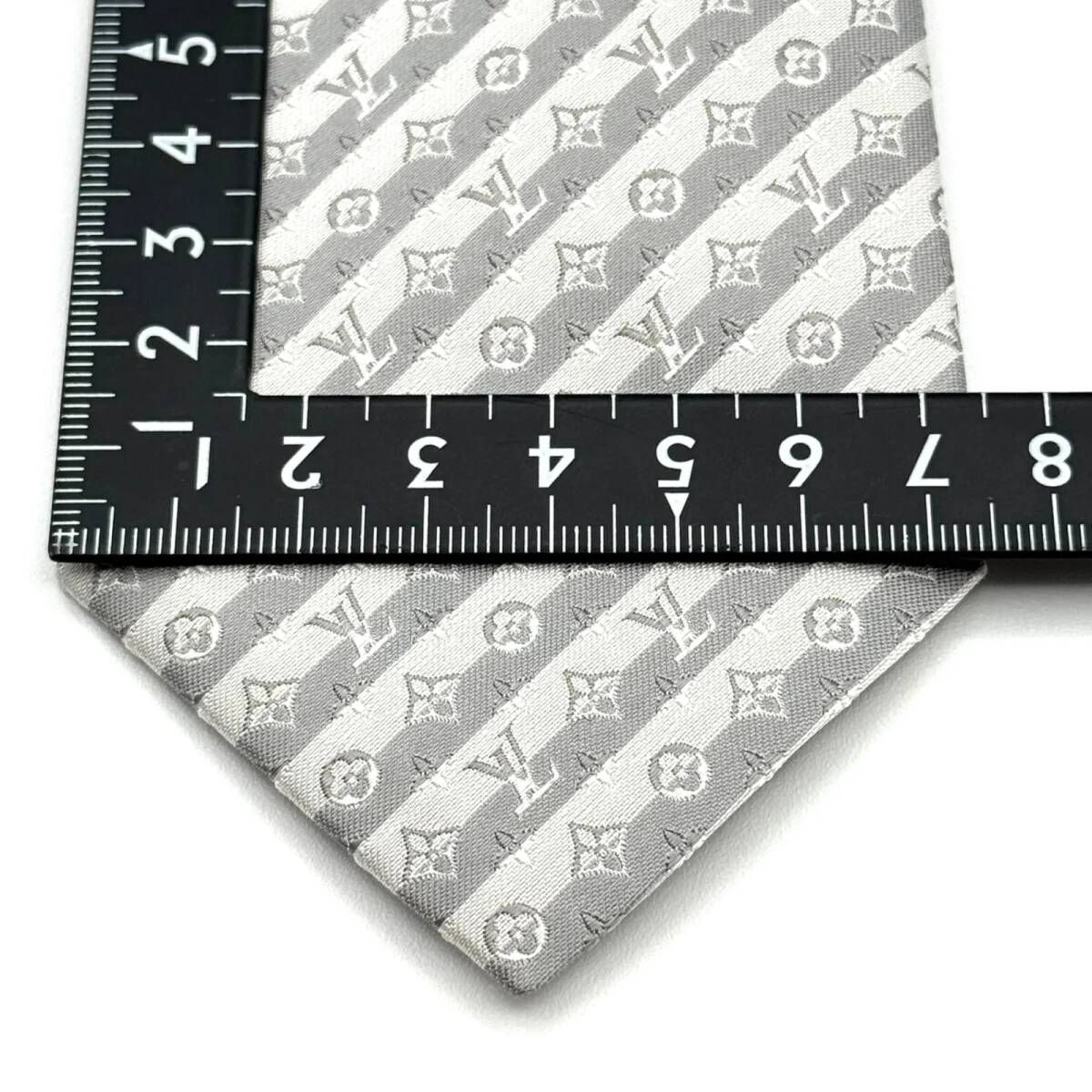 ルイヴィトン モノグラム ライトグレー ネクタイ 101766 - メルカリ