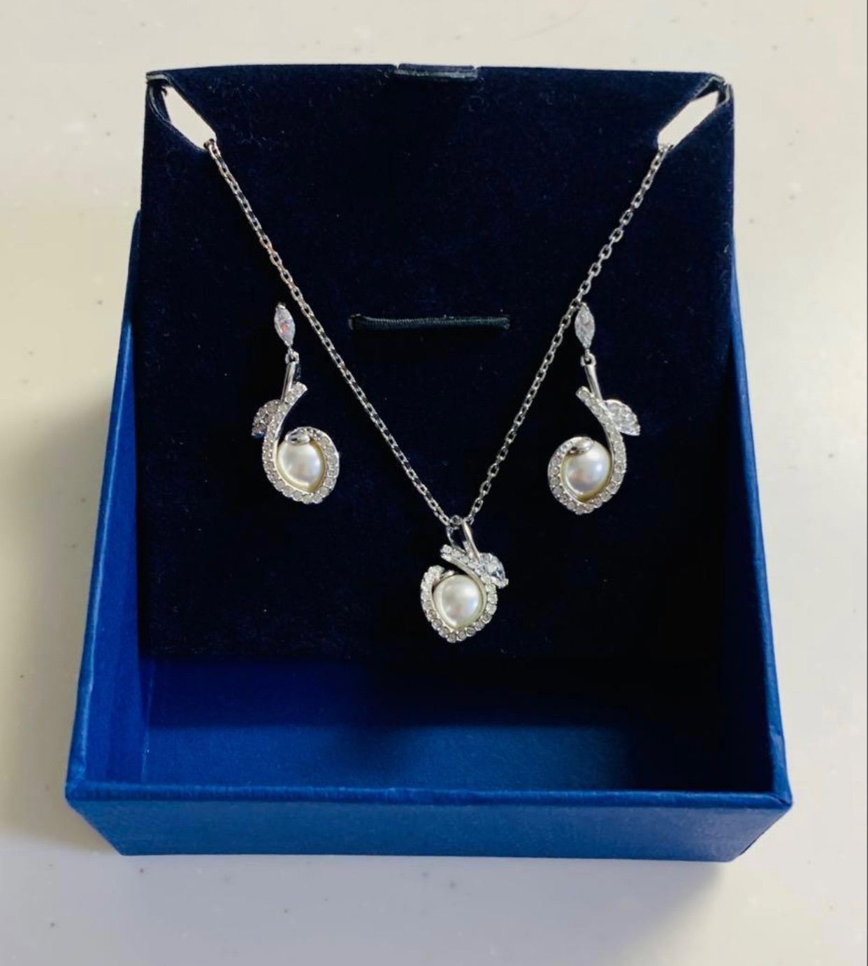 スワロフスキー Swarovski ピアス-ネックレスセット