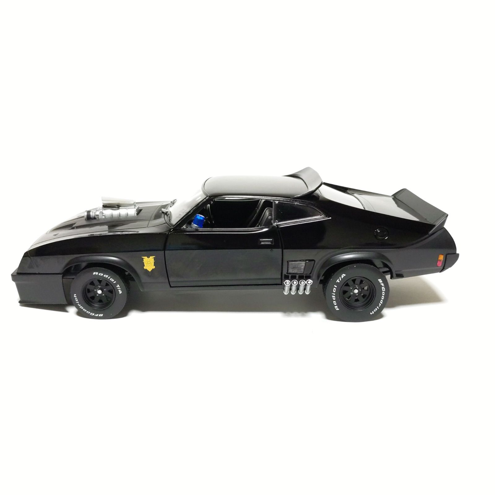 マッドマックス V8 インターセプター 1/18 1973 フォード ファルコン マッドマックス V8 インターセプター 1/18 1973 フォード ファルコン
