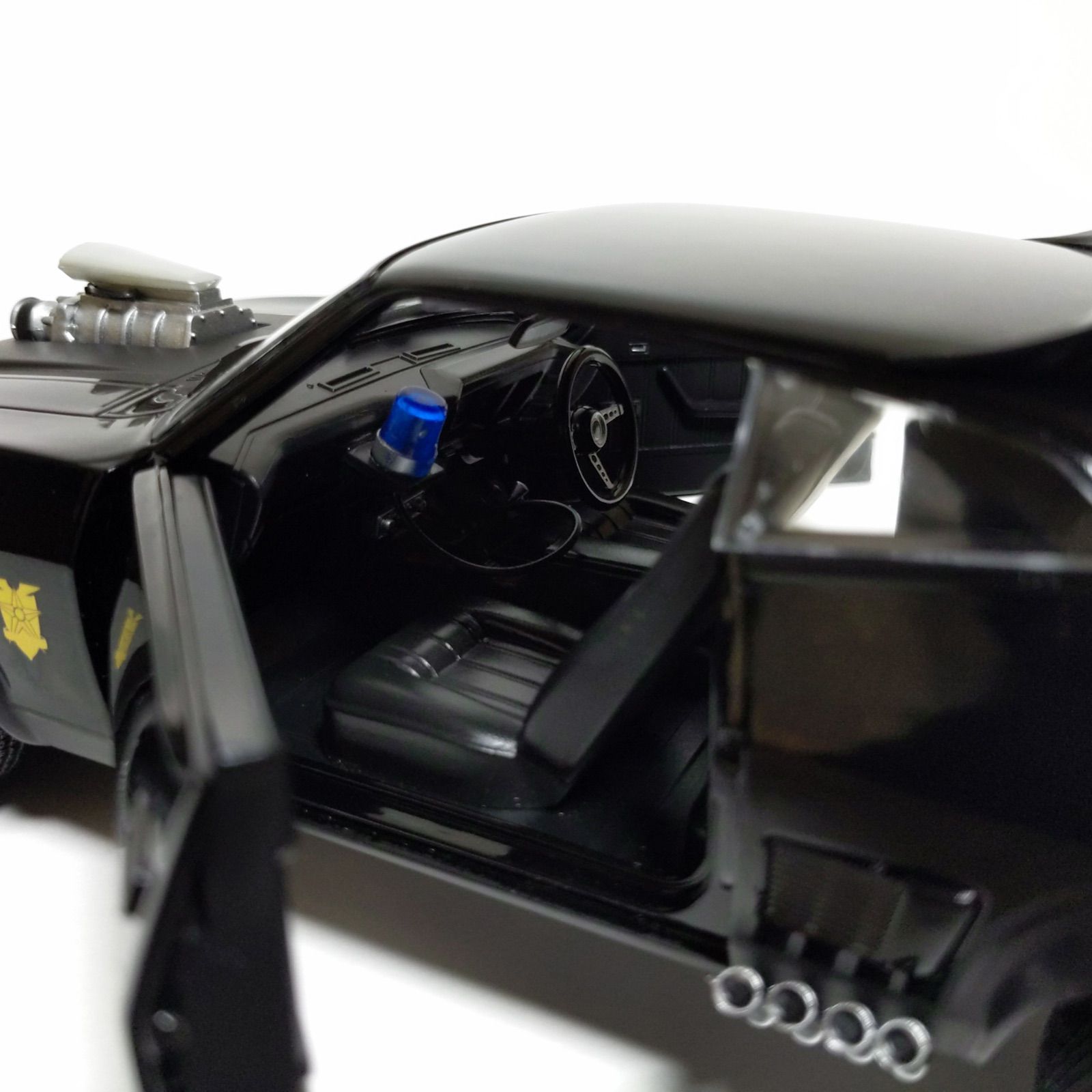 1/18 マッドマックス インターセプター フォード ファルコン XB 1973 マッドマックス インターセプター ミニカー V8インターセプター 1/18