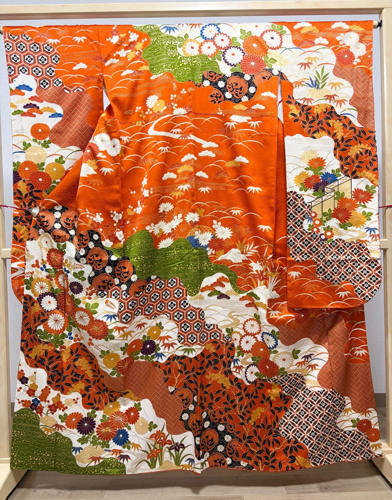 C ◇着物くつろぎ 振袖襦袢セット 花々模様 金駒刺繍 金彩 オレンジ