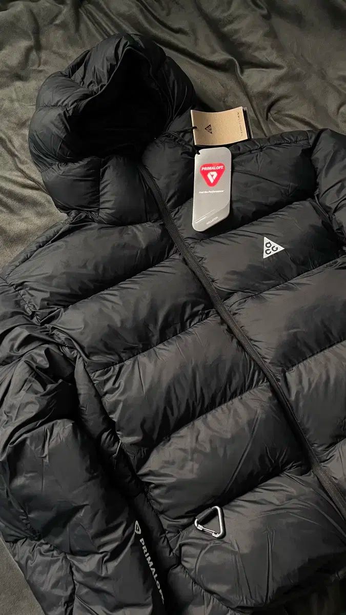 み メルカリshop取引では対象外 NIKE ACG ルナ レイ サーマフィット ダウン ブラック M