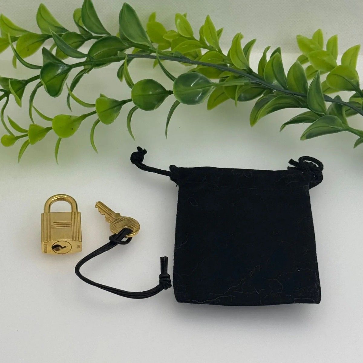 HERMES カデナ ゴールド 104番 チャーム キーホルダー 083515 - メルカリ