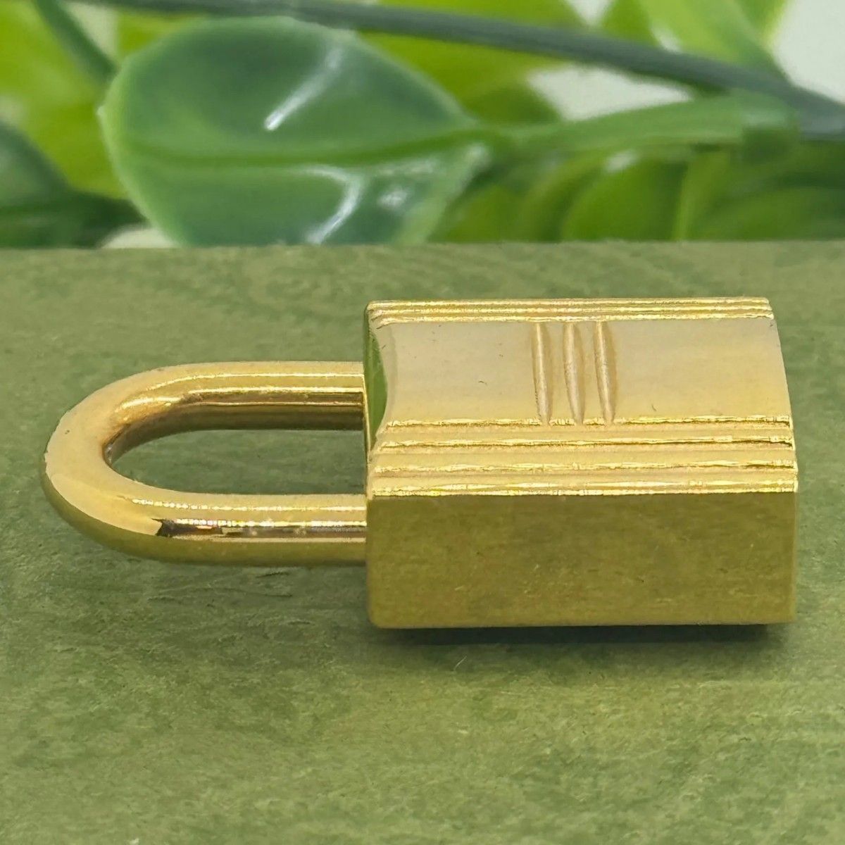 HERMES カデナ ゴールド 104番 チャーム キーホルダー 083515 - メルカリ