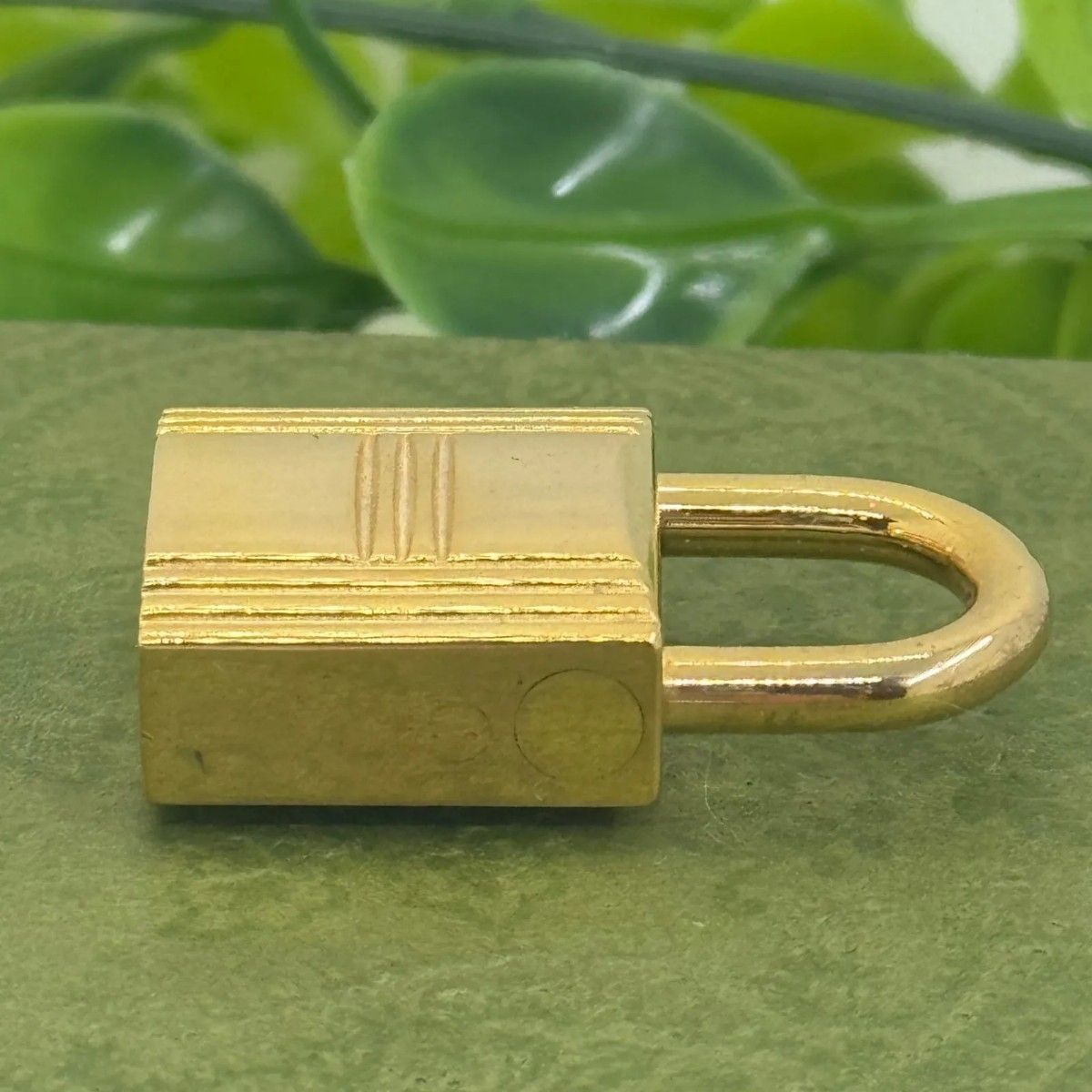 HERMES カデナ ゴールド 104番 チャーム キーホルダー 083515 - メルカリ