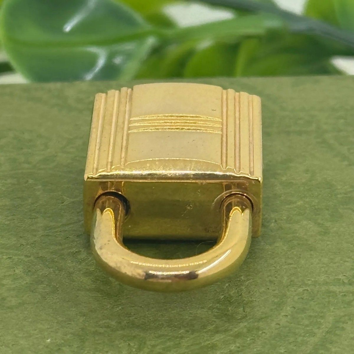 HERMES カデナ ゴールド 104番 チャーム キーホルダー 083515 - メルカリ