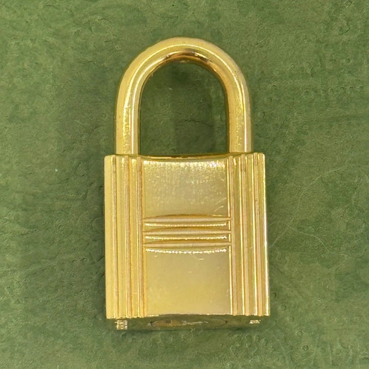 HERMES カデナ ゴールド 104番 チャーム キーホルダー 083515 - メルカリ