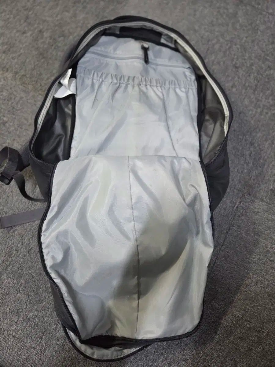 アークテリクス マンティス 32 バックパック グレー